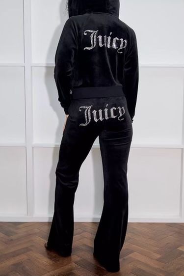 Juicy Couture Track Suit Aesthetic, Black Track Pants Outfit, Black Juicy Couture Tracksuit, Track Suit Outfit, Juicy Track Suit, Vish Kk, Juicy Couture Track Suit, Juicy Couture Clothes, Juicy Tracksuit