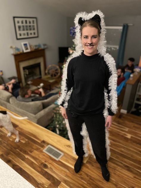 Griswold Family Christmas Party, Christmas Vacation Decorations, Griswold Christmas Party, Christmas Vacation Costumes, Griswold Christmas Vacation, Christmas Movie Characters, Christmas Vacation Party, Christmas Vacation Movie, National Lampoon's Christmas Vacation