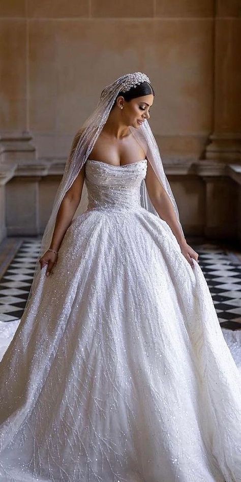 Wedding Dress Princess Style, Fairytale Wedding Dresses, Ball Gown White, Princess Dress Wedding, Princess Style Wedding Dresses, Leah Da Gloria, Glam Wedding Dress, Plain Wedding Dress, Ball Gowns Wedding Dress