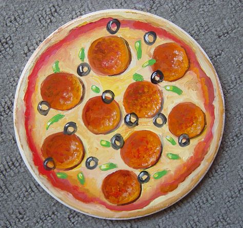 Things To Paint On A Round Canvas, Pizza Painting Easy, Round Paintings Canvases, Circle Canvas Painting Ideas, Circle Painting Ideas Easy, Pizza Painting, Circle Canvas Painting, Circle Paintings, Round Canvas Painting