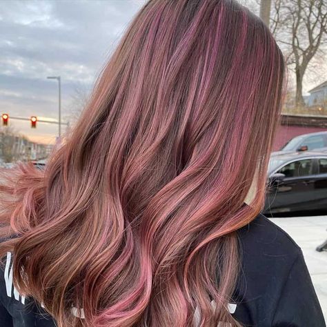 Peekaboo Hair Ideas, Brown Hair With Pink Highlights, Pink Peekaboo Hair, Pink Hair Streaks, Pink Hair Highlights, How To Have Style, Rambut Brunette, Peekaboo Highlights, Light Pink Hair