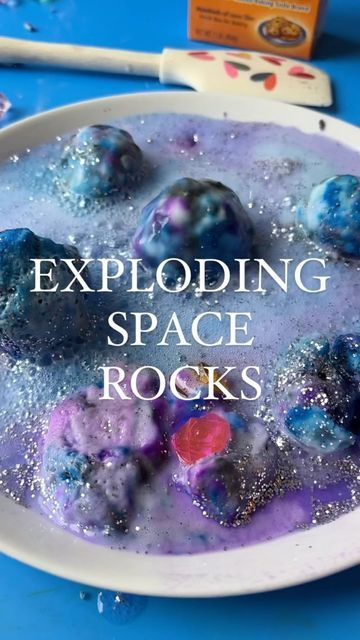 Space Art Activities, Baking Soda Experiments, Space Theme Preschool, Space Activities For Kids, Toddler Sensory Bins, Vinegar And Baking Soda, Planet Painting, Eyfs Activities, Art Activities For Toddlers