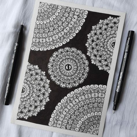 Full Page Mandala Art, Clock Mandala, Colour Mandala, Mandala Sketch, Mandala Arts, Mandala Book, Mandala Ideas, Mandala Doodle, Easy Mandala Drawing