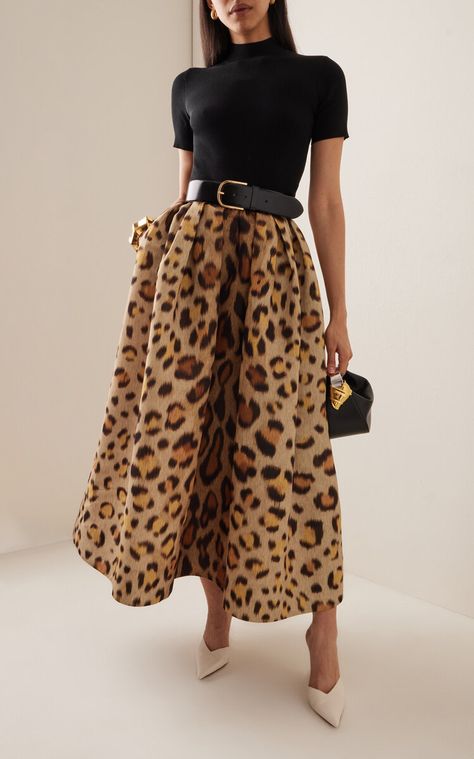 MODA OPERANDI: OSCAR de la ROSA Knit Silk-Blend Top and the Animal-Print Faille Midi Skirt… Look Working Girl, Printed Skirt Outfit, Leopard Print Outfits, Modest Fashion Hijab, Animal Print Outfits, Animal Print Skirt, Animal Print Fashion, Trendy Fall Outfits, Tshirt Outfits