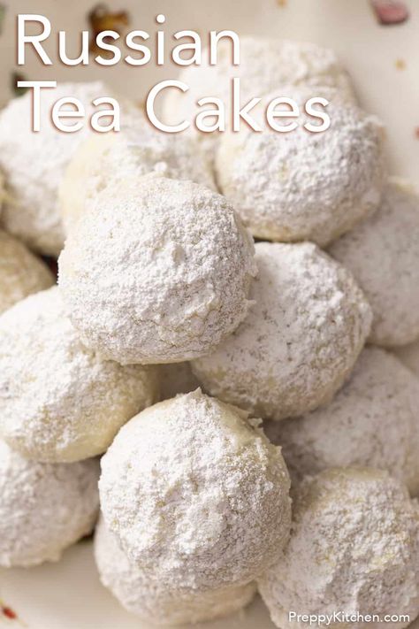 These delicious Russian tea cakes are a classic, easy to make holiday treat filled with walnuts and coated in powdered sugar. Recipe For Russian Tea, Russian Tea Cakes Cookies, Russian Tea Cakes Recipe, Russian Teacakes, Butterball Cookies, Russian Tea Cookies, Russian Tea Cakes, Cake Mom, Snowballs Recipe