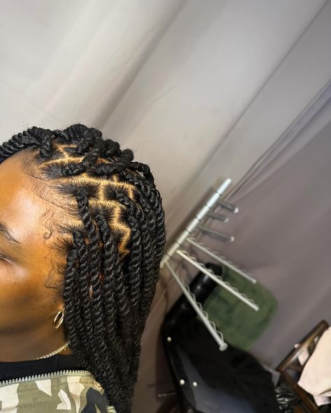 Traditional twist w/cuban twist weave💅 #hairstylist #naturalhairstyles #lighthair #fyp #fyp #simplestyle #boxbraids #trenzas #tranzasafricanas #kinkytwists Cuban Twist Hairstyles, Cuban Twists, Cuban Twist, Twist Weave, Havana Twist, Twist Braid, Twist Braid Hairstyles, Braid Hairstyles, Loc Styles