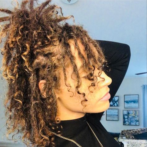 Locs 3b Hair, Locs On Curly Hair, 3b Locs, Dreads With Curly Ends, Locs With Curls At The End, Natural Locs With Curly Ends, Locs With Loose Ends, Locs With Curly Ends, Beautiful Dreadlocks