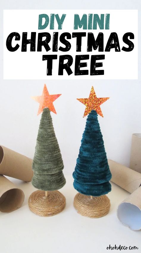 How to craft DIY Mini Christmas Tree Mini Tree Topper Diy, Diy Tiny Christmas Tree, Diy Mini Christmas Tree Ideas, Fabric Trees Christmas Diy, Diy Mini Christmas Tree, Mini Christmas Tree Diy, Christmas Tree Project, Christmas Yarn Crafts, Diy Tree Topper