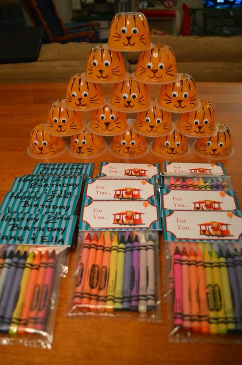 Daniel Tiger's Neighborhood Party Favors - I got the template and idea from the PBS website. The site gives free ideas and templates. Vbs Snacks, Daniel Tiger Party, Daniel Tiger Birthday Party, Tiger Party, Tiger Birthday Party, Neighborhood Party, Tiger Cubs, Ty Toys, Tiger Birthday