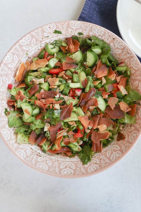 Lebanese Fattoush Salad Fatouch Salad Recipe, Lebanese Fattoush Salad, Lebanese Lentil Soup, Lebanese Chicken, Lebanese Salad, Traditional Greek Salad, The Perfect Salad, Bread Dressing, Fattoush Salad