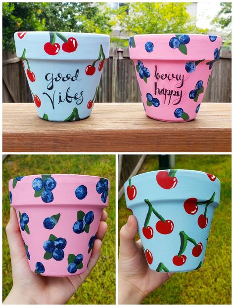 Easy painting idea for your pots to have a bit more color. The blueberries were finger painted! Just grab two shades of blue and dip your finger in both before pressing on the pot Painting Ideas Pots, Small Flower Pots Ideas Paint, Por Painting Ideas, Easy Pot Designs, Pot Panting Design Easy, Painting Ideas On Flower Pots, Planter Painting Ideas Easy Diy, Easy Painted Pots, Flower Pot Painting Ideas Easy