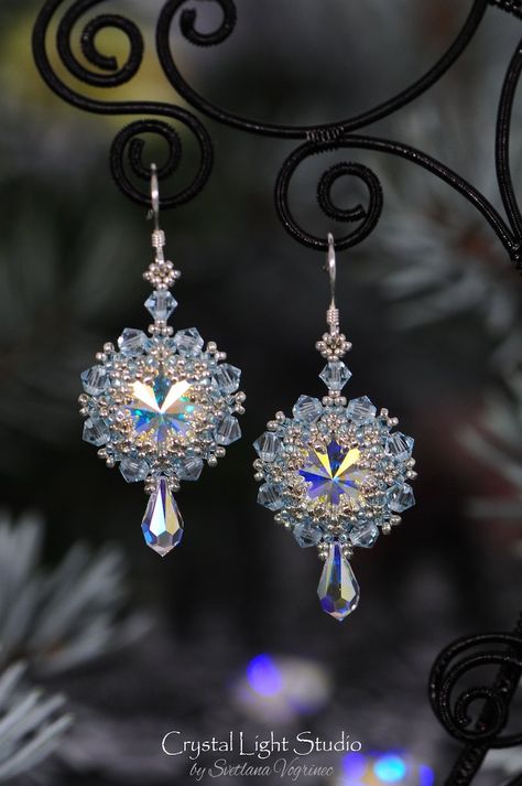 Swarovski Pendant, Crystal Teardrop Earrings, Bead Weaving Tutorials, Beaded Snowflakes, Diy Jewelry Inspiration, Aurora Borealis Crystal, Light Earrings, Swarovski Beads, Earrings Beaded