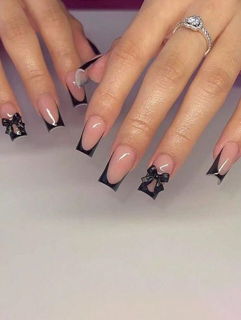 nude nails with black french tips and a black bow on the ring finger Baddie Medium Nails, Short Black Square Nails, Black French Nails, Black Acrylic Nails, Nagel Tips, Girly Acrylic Nails, French Tip Acrylic Nails, French Acrylic Nails, Acrylic Nails Coffin Pink