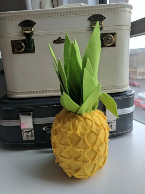 Free Pattern and Instructions to Make a Felt Pineapple Faux Food Toy | Hawk Hill Hand Sewing Tutorials, Diy Felt Play Food, Diy Play Food, Felt Pineapple, Easy Hand Sewing, Leaves Crown, Pineapple Leaves, Felt Food Patterns, Felt Food Diy