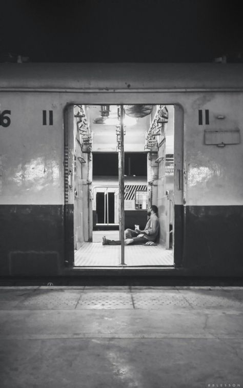 Local Train Aesthetic, Local Train Mumbai Photography, Indian Local Train, Local Train Snap, Chennai City Photography, Chennai Illustration, Namma Chennai, Mumbai Local, Indian Railway Train