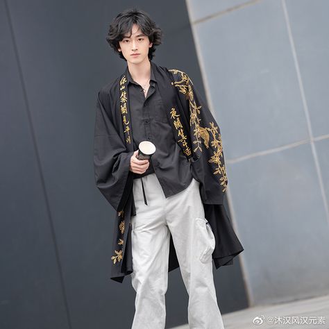 Chinese New Year Clothes Men, Modernized Chinese Clothing, Chinese Outfits Modern Men, Hanfu Modern Style Men, Modern Hanfu Street Fashion Men, Modern Chinese Fashion Men, Modern Traditional Chinese Fashion, Chinese Outfits Men, Chinese Men Outfit