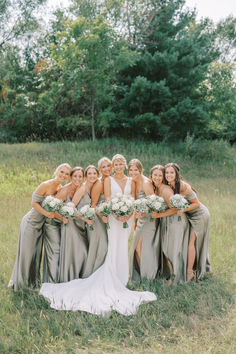 Check this off your to-do list! Get 3 free swatches before saying "yes" to the dream bridesmaid dresses. Simple Wedding Colors, Bridal Party Colours, Bridesmaid Portraits, Bridesmaid Palette, Groomsmen Pictures, Wedding Photo List, Bridesmaid Dress Color, Bridesmaid Pictures, Wedding Shot List