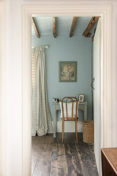 That blue. In a room at Walnuts Farm in East Sussex. Photo by David Merewether for Wealden Times. Simple Rooms, Interior Design Per La Casa, Pastel Walls, Deco Retro, Design Del Prodotto, Blue Walls, Wood Flooring, Wall Color, 인테리어 디자인