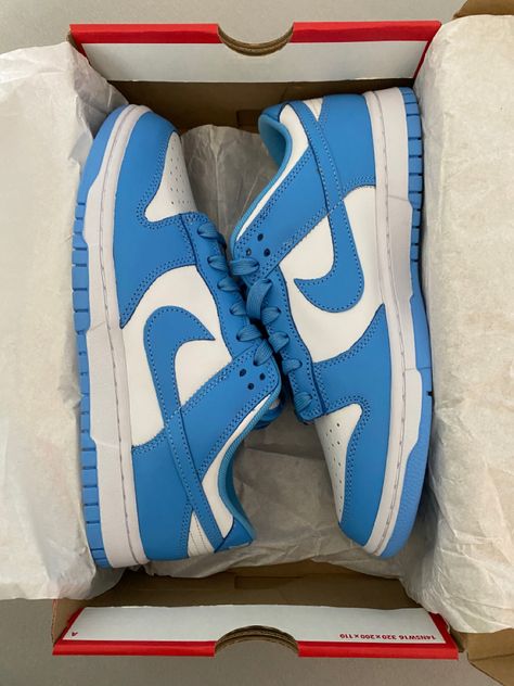 Nike Dunks University Blue, Blue Dunks, Sneakers Smart Casual, Nike Fashion Shoes, Fashion Shoes Heels, Cute Shoes Heels, Jordan Shoes Girls, All Nike Shoes, Pretty Shoes Sneakers