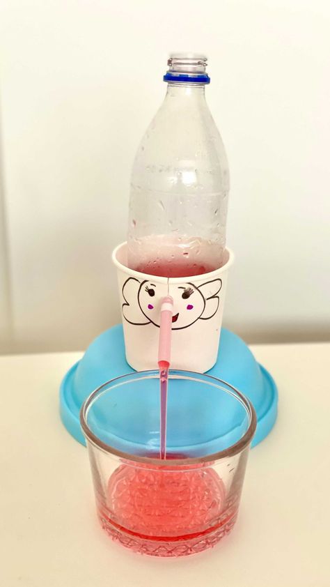 kiddiegram on Instagram: AIR PRESSURE EXPERIMENT Make a simple drinks dispenser with your kids using only a recycled bottle, straw and a cup! Watch how the water… Dispenser Air Minum, Diy Drink Dispenser, Air Pressure Experiments, Water Purifier Design, Simple Drinks, Drinks Dispenser, Recycle Water Bottles, Water Bottle Crafts, Water Experiments