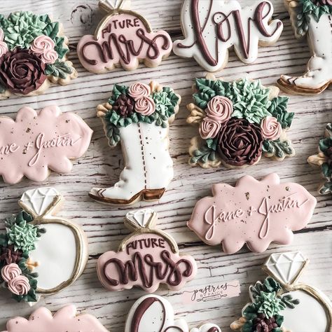 Boots And Bubbly Cookies, Boots And Bubbly Bridal Shower Cookies, Cowboy Boot Cookies, Bride Boots, Western Bridal Showers, Wedding Cookies Decorated, Bling Party, Cowboy Cookies, Country Bridal Shower