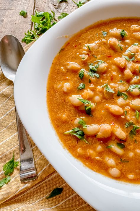 Portuguese White Bean Soup, Spanish White Bean Soup, Cuban White Bean Soup, Spanish White Beans Recipe, Spanish Beans Recipe, Spanish Recipes Authentic, Spanish Soup Recipes, Spanish Bean Soup Recipe, Creamy Bean Soup