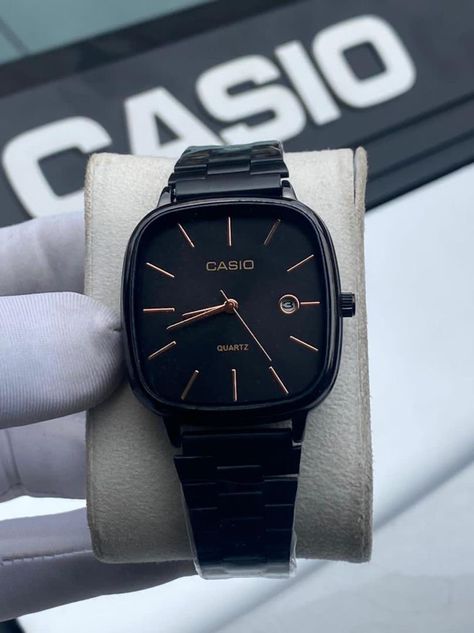 Casio Watch Outfit, Casio Watch Aesthetic, Couple Watches Set, Mens Outdoor Fashion, Classic Watch Women, Casio Vintage Watch, Watches Casio, Stylish Watches Men, Casio Vintage