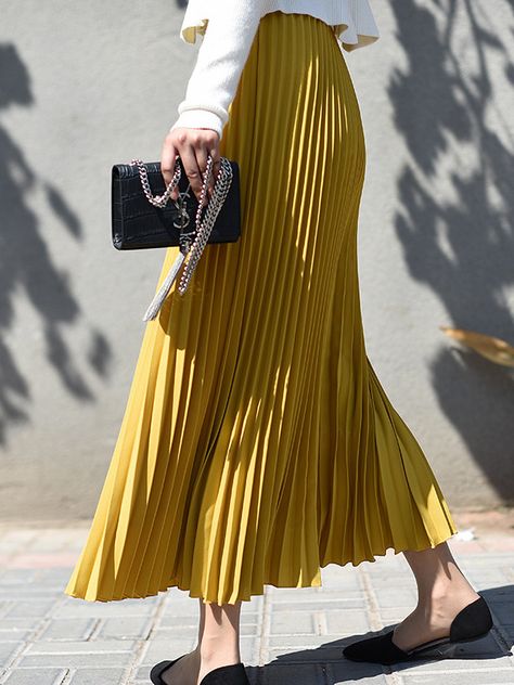 Yellow skirt outfits