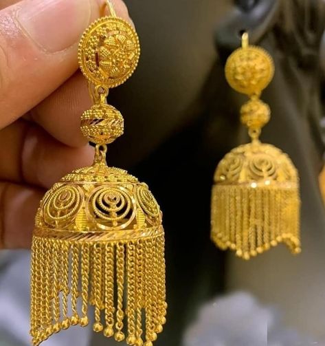 Dubai Gold Jhumka Earrings, Jhala Earrings Gold, Gold Earrings Designs Jhumka, Gold Jumkas Design Latest, Pahadi Jewellery, Jhumka Design, Dubai Gold Jewelry, Gold Jhumka, Bridal Jewelry Sets Brides