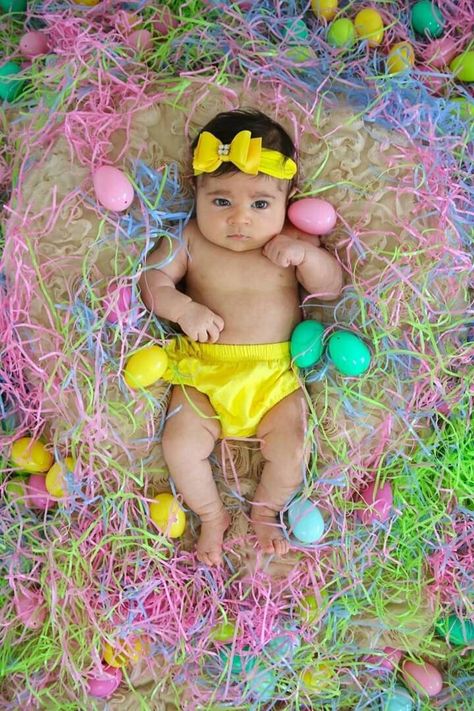 Baby Easter Pictures, Easter Baby Photos, Easter Photoshoot, Easter Photography, Baby Milestones Pictures, Foto Newborn, Monthly Pictures, Monthly Baby Pictures, Monthly Baby Photos