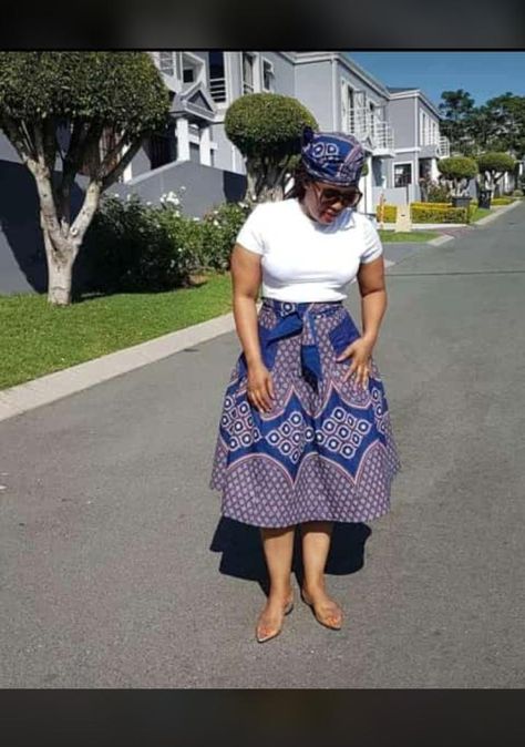 Tswana Traditional Skirts, Makoti Outfits, Modern Makoti Outfits, Shweshwe Skirts, Shweshwe Dresses Patterns 2023, Makoti Dresses African Women, Xhosa Makoti Outfits, Makoti Attire, Sesotho Traditional Dresses