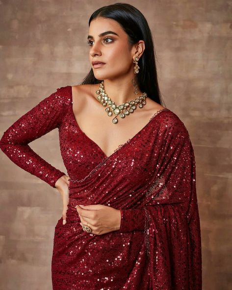 Sequin Saree With Full Sleeve Blouse, Red Saree Blouse Ideas, Fancy Reception Sarees For Bride, Sequin Saree Blouse Designs Full Sleeves, Reception Outfit For Bride Indian Saris, Designer Red Saree, Red Saree Black Blouse, Sequins Blouse Designs, Sequin Saree Blouse Designs