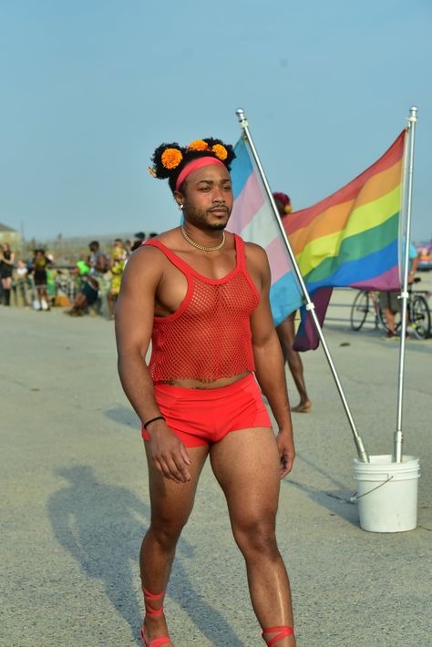 Chromat Shows Swimwear For Trans, Nonbinary, and Queer People on a Feel-Good Runway at the Beach Transmasc Photoshoot, Queer Swimwear, Nonbinary Swimwear, Cute Traveling Outfits, Chic Travel Style, Inclusive Swimwear, Capsule Wardrobe List, Trans Nonbinary, Trans People