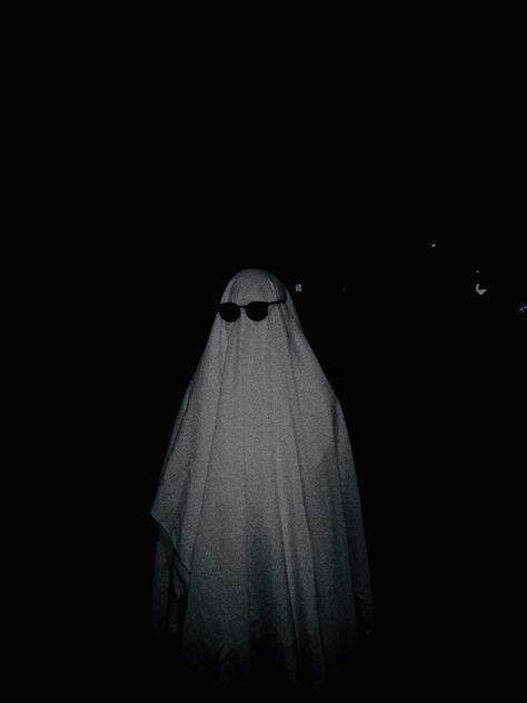 Mystery Guy Aesthetic, Profile Picture Mysterious, Black Ghost Aesthetic, Going Ghost Aesthetic, Ghost Profile Picture, Skeleton Profile Pictures, Funny Ghost Pictures, Ghost Pfp Aesthetic, Mysterious Profile Picture