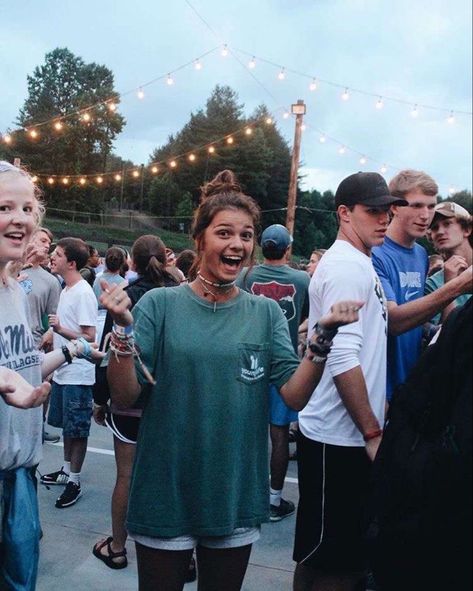 Church Camp Aesthetic Outfits, Camp Counselor Outfit, Church Camp Aesthetic, Camp Counselor Aesthetic, Camping Aesthetic Outfits, Church Camp Outfits, Young Life Camp, Summer Camp Outfits, Summer Camp Aesthetic