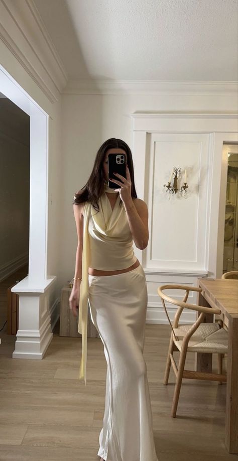 Soft White Outfit Aesthetic, White Outfit Graduation, Satin Skirt Top, Satin Skirt Outfit Classy, Satin Top Outfit, White Satin Skirt, Satin Skirt Outfit, Italian Summer Outfits, Satin Set