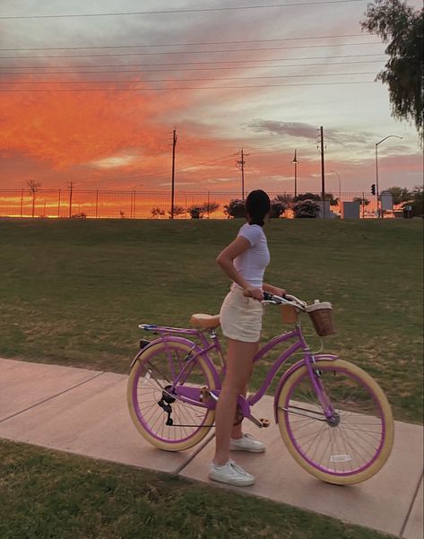 Riding Bikes On The Beach Aesthetic, Summer Bicycle Aesthetic, Bike Pictures Aesthetic, Cute Biking Outfit Summer, Sunset Bike Ride Aesthetic, Bikecycle Aesthetic, Bike Pics Aesthetic, Outdoor Aesthetic Pictures, Cute Bike Aesthetic