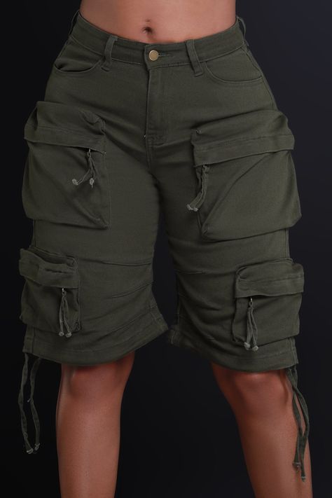 97% Cotton, 3% Spandex | Inseam: 11" | Model Wearing A Size Small | Runs True To Size Make yourself known and stand out with these stylish cargo shorts, featuring a high-rise waist, a zippered closure, front and rear pockets, and a longline adjustable drawstring hemline with a loose fit and multiple cargo pockets. Papyrus Cosplay, Cargo Shorts Outfit, Cargo Bermuda Shorts, Safari Outfit, Military Shorts, Army Fatigue, Short Cargo, Camouflage Outfits, Earth Wind