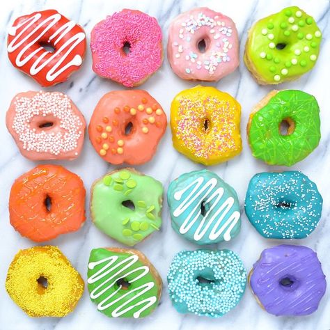 Vibrant Rainbows Created Daily for 100 Days out of Everyday Objects Unicorn Food, Rainbow Donut, Rainbow Project, Donuts Donuts, National Donut Day, Rainbow Connection, Rainbow Food, Rainbow Bright, Rainbow Aesthetic