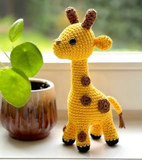 PATRONES AMIGURUMI GRATIS: PATRON GRATIS JIRAFA AMIGURUMI 68494 🦒 Diy Fluffies, Giraffe Haken, Toy Sewing, Giraffe Crochet, Free Amigurumi Patterns, Cute Giraffe, Red Yarn, Crochet Items, Pink Yarn