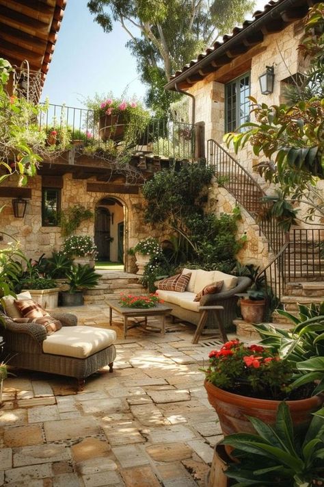 Emslifeandloves Mediterranean Patio Ideas, Patio Oasis Ideas, Tuscan Patio, Tuscan Courtyard, Mediterranean Houses, Spanish Farmhouse, Patio Oasis, Private Idaho, Mediterranean Patio