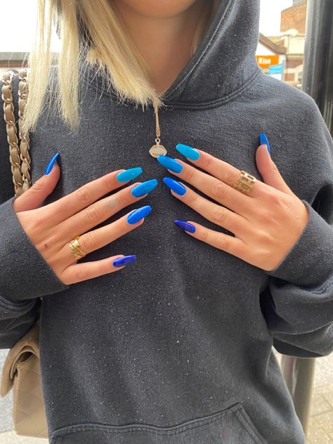 2 Hands Different Color Nails, Acrylic Nail Designs Bright Colors, Opposite Color Nails On Each Hand, Blue Multicolor Nails, 3 Color Nails Ideas, Two Color Nails On Each Hand, Both Hands Different Color Nails, Split Color Nails, Two Colour Nails