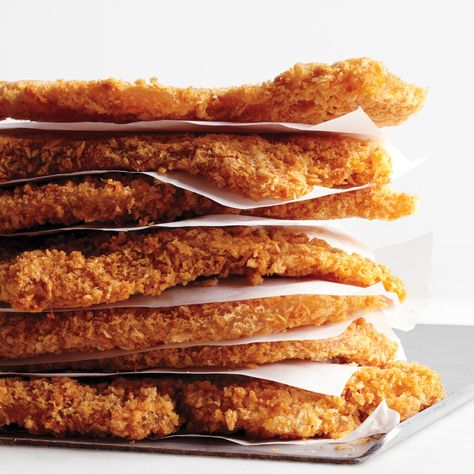 When you prepare crisp, golden cutlets in advance and stockpile them in your freezer, you open up all kinds of options for speedy dinners. To kick off our new food column about shortcuts and time-savers, here are delicious baked alternatives to breaded cutlets from a box. The best part? They go from frozen to perfection in a mere 15 minutes. Crispy Chicken Cutlets, Bread Cutlet, Baked Chicken Cutlets, Chicken Cutlet Recipes, Breaded Chicken Cutlets, Freezer Friendly Meals, Chicken Schnitzel, Cutlets Recipes, Healthy Cat Treats