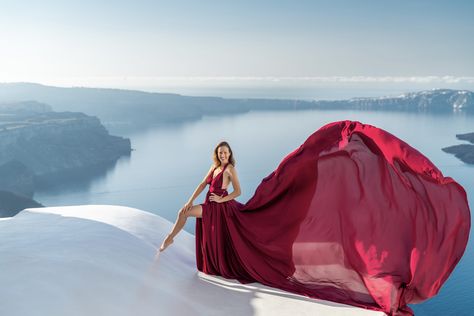 A real review of the best flying dress photographer in Santorini. Learn which town is best for your photoshoot, how to pose, and what to bring. Flying Dresses Photography, Long Flying Dress Photoshoot, Santorini Greece Flying Dress, Flying Dress Photoshoot Santorini, Santorini Flying Dress, Flying Dress Photoshoot, Flow Dress, Flying Dress, Dress Photoshoot