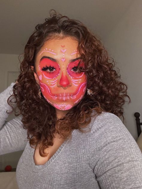 Colorful Catrina Makeup, Hispanic Heritage Month Makeup, Pink Day Of The Dead Makeup, Pink Catrina Makeup, Hispanic Halloween Costumes, Mexican Face Paint, Mexican Makeup Look Traditional, Pink Skull Makeup, Katrina Makeup