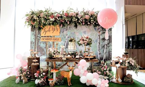 The Enchanted Forest Birthday Party | CatchMyParty.com Forest Birthday Party Ideas, Enchanted Forest Theme Party, Woodland Fairy Birthday Party, Enchanted Forest Birthday Party, Woodland Fairy Birthday, Forest Theme Party, Enchanted Forest Birthday, Woodland Animals Party, Forest Birthday Party