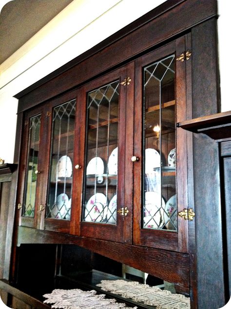 Built In China Cabinet Ideas, Victorian Kitchen Cabinets, Craftsman Living Rooms, New Old House, Dining Room Built Ins, Craftsman Dining Room, Dining Room Built In, Built In China Cabinet, Four Square Homes