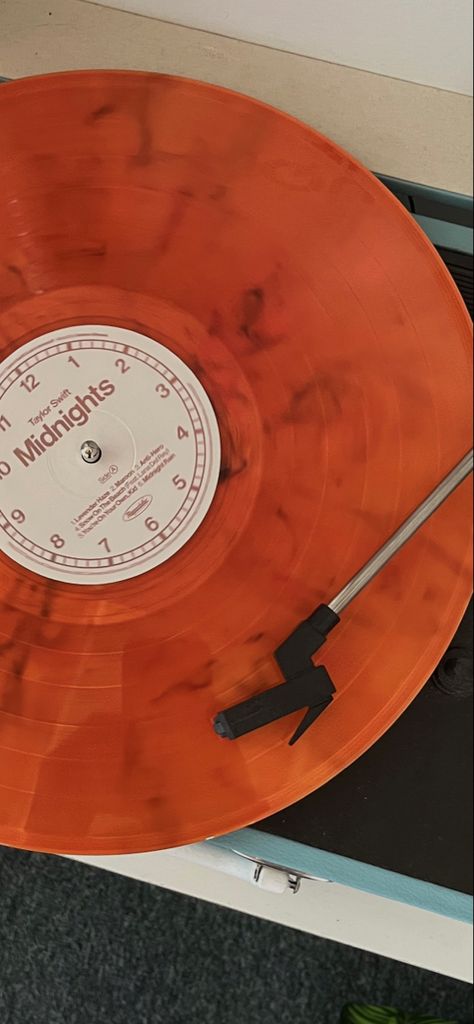 midnights taylors swift vinyl blood moon record player aesthetic Whitney Core, Reputation Vinyl, Commodore Perry Estate, Records Aesthetic, Cd Aesthetic, Swift Aesthetic, Ordinary Life, Vinyl Cd, Orange Aesthetic