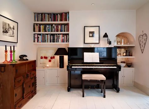 9 inspiring Keyboard/ Piano placement ideas | homify Piano Placement In Living Room, Digital Piano In Living Room, Piano In Living Room, Distressed Floors, Staircase Styles, Living Room Goals, Piano Keyboard, Keyboard Piano, Digital Piano