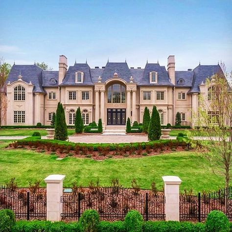 Built in 2017, this gated $24,500,000 modern castle features 11 bedrooms, 15 bathrooms, a 5 car garage, indoor pool, outdoor pool, 3 kitchens, a movie theater, home gym, spa, 2,000 bottle wine cellar, & more! #ModernMansions Melissa Anderson, French Mansion, Big Mansions, Modern Castle, Mansion Exterior, Dream Mansion, French Style Homes, Mega Mansions, Modern Mansion